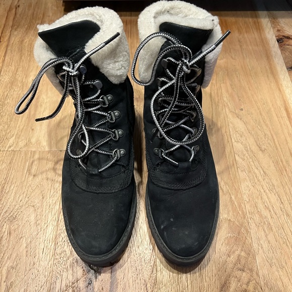 Timberland women’s Courmayeur Valley Wp 6 in with shearling in black nubuck - Picture 2 of 2